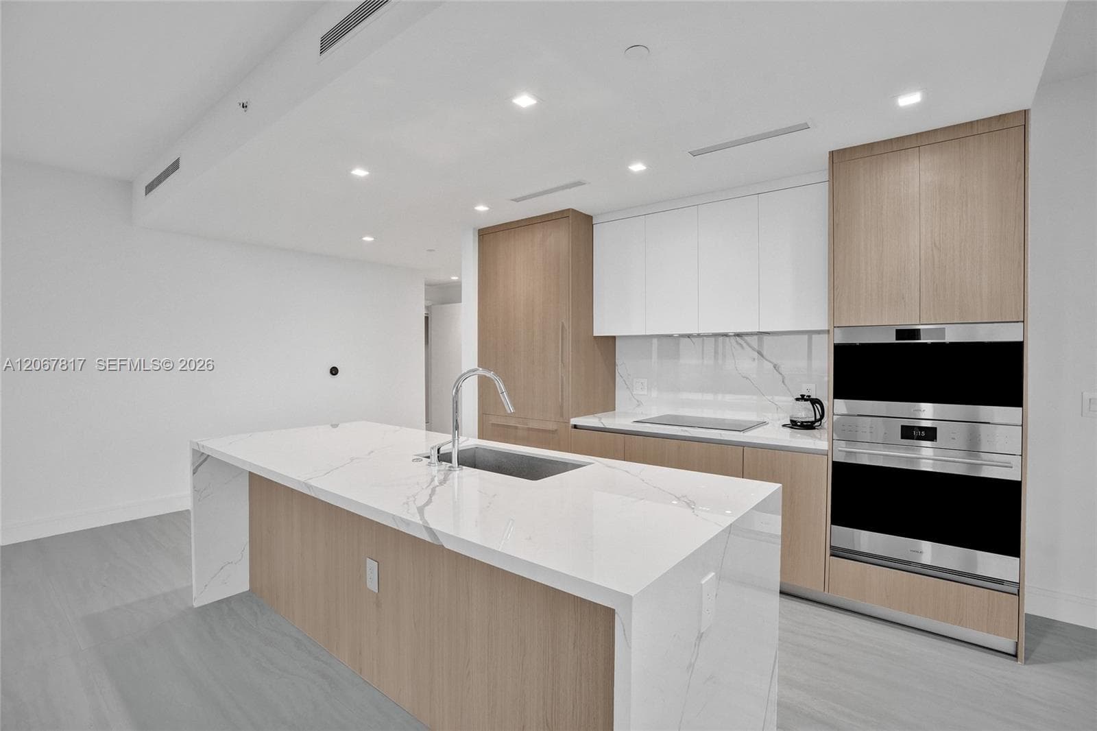 2411 Laguna Cir 1805 photo 19