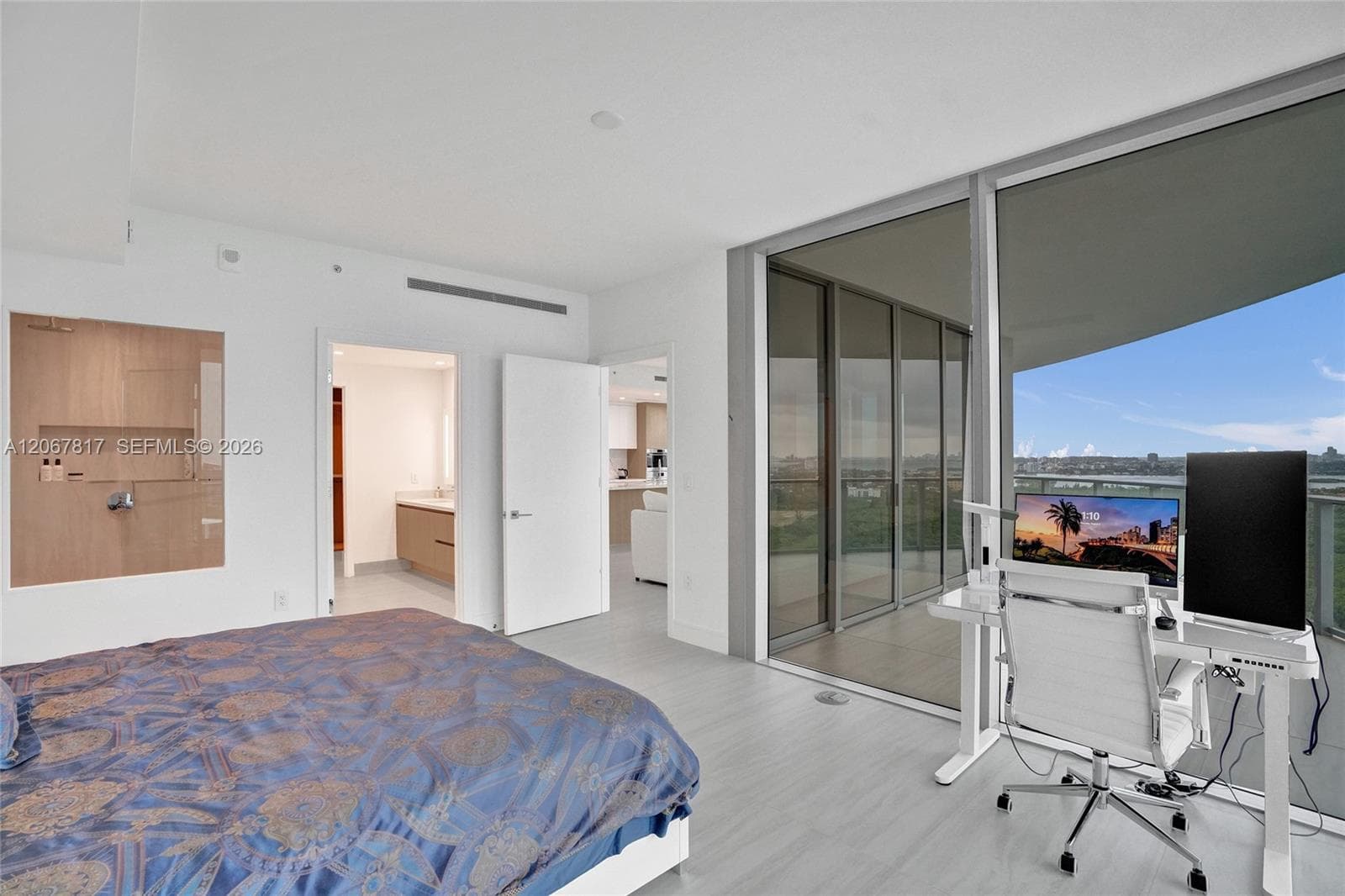 2411 Laguna Cir 1805 photo 21