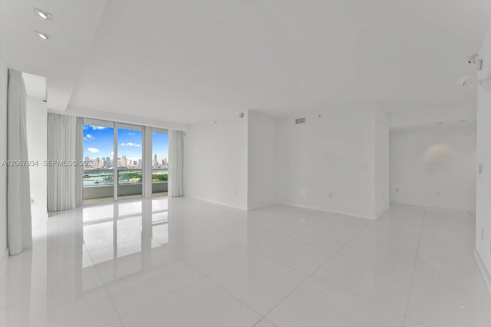 520 West Ave 2101 photo 9