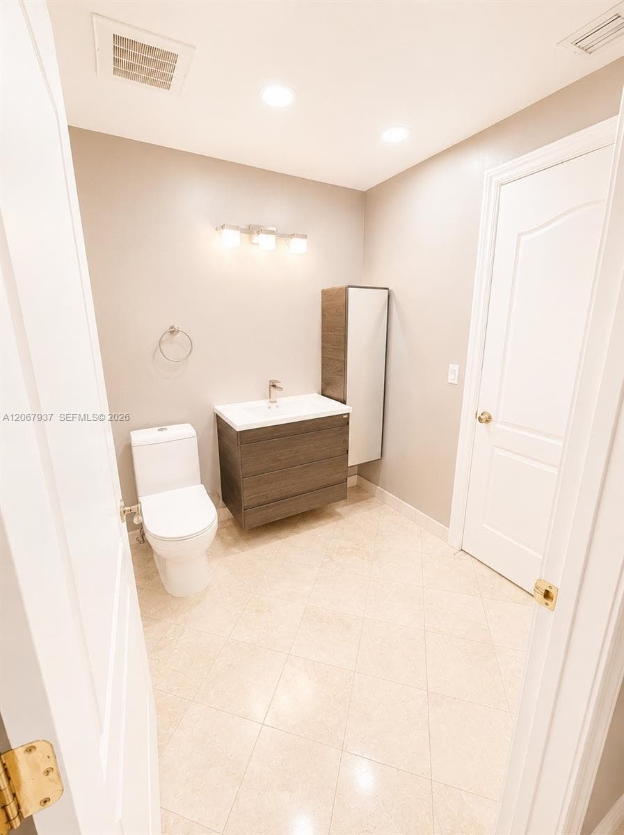 3501 N Ocean Dr V1 photo 8