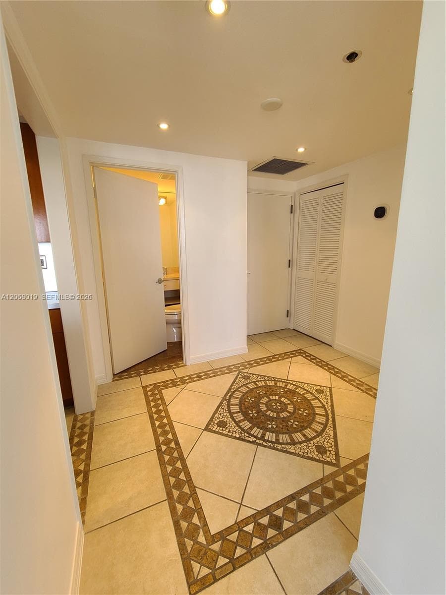 1581 Brickell Ave 2- Prking 1907 photo 12