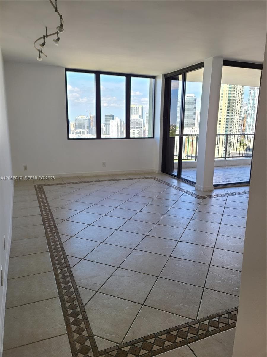 1581 Brickell Ave 2- Prking 1907 photo 7