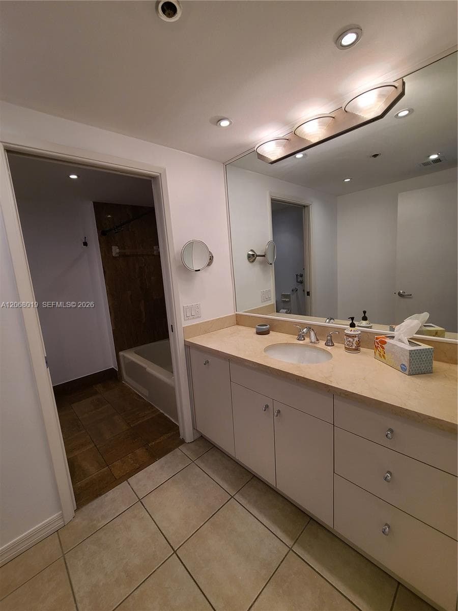1581 Brickell Ave 2- Prking 1907 photo 18
