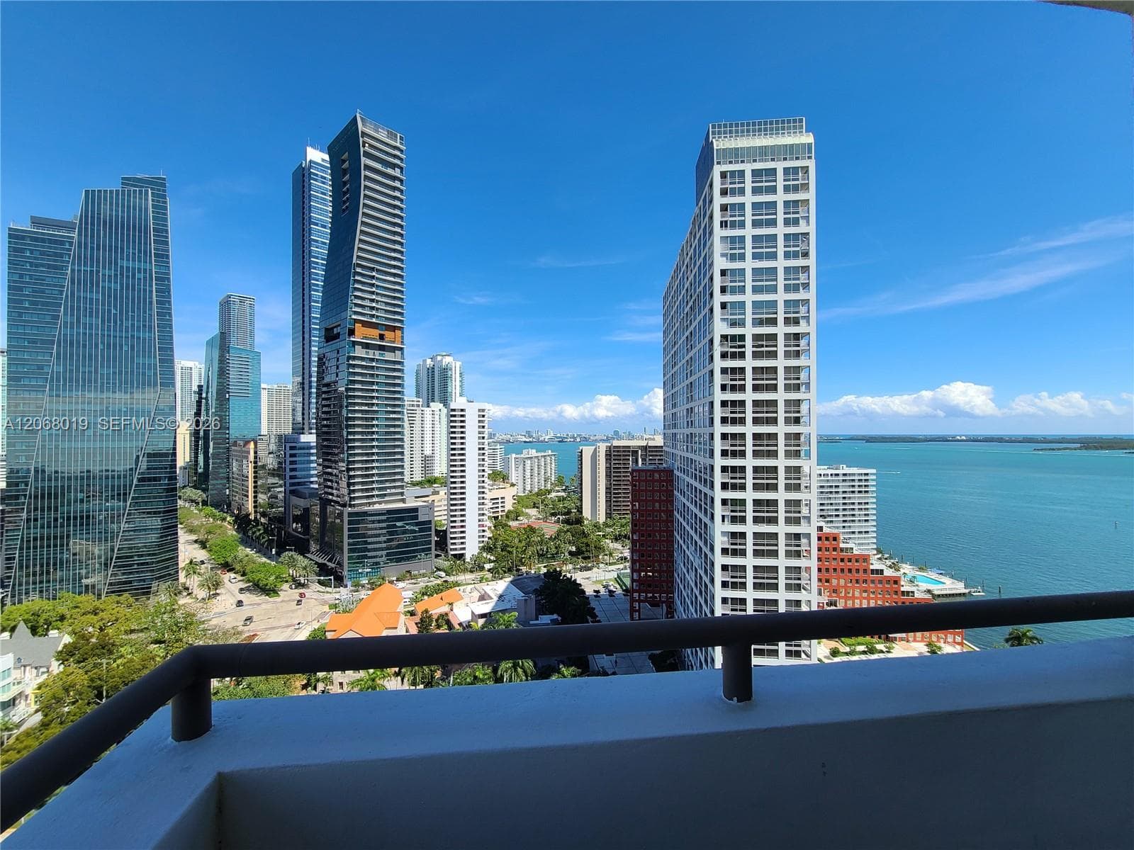 1581 Brickell Ave 2- Prking 1907 photo 4