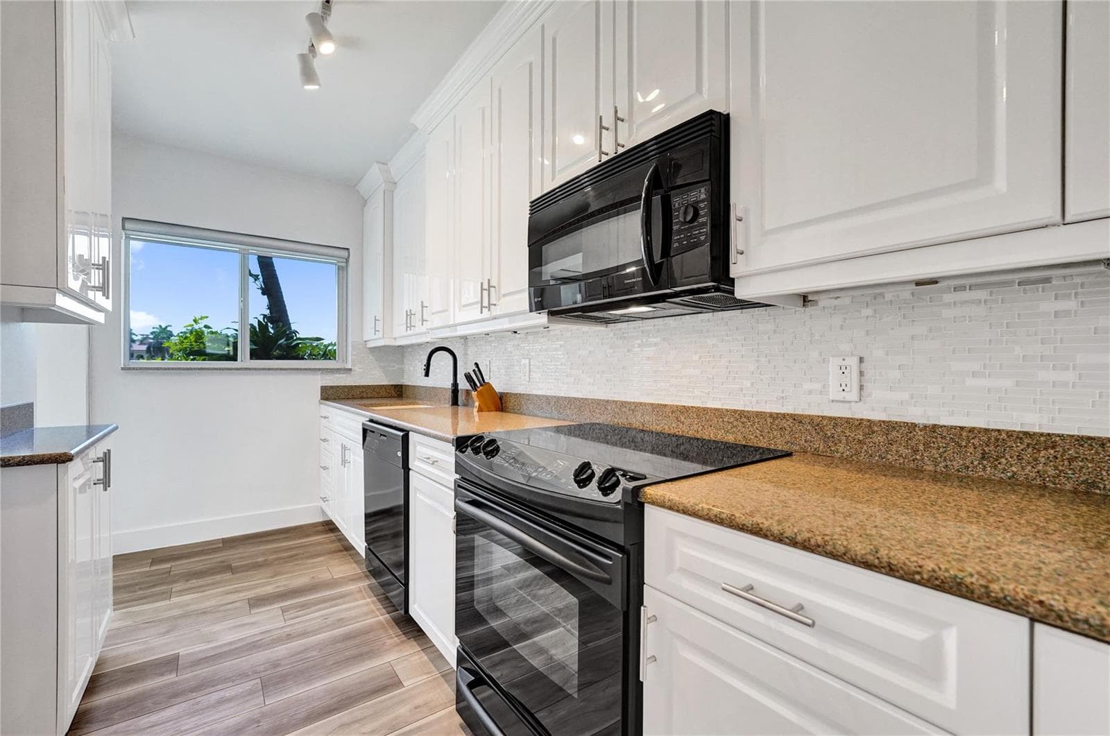 425 BAYSHORE Drive 41 photo 12