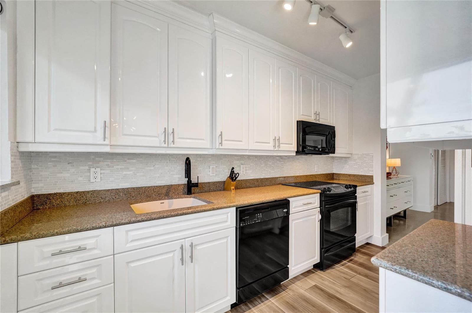 425 BAYSHORE Drive 41 photo 10
