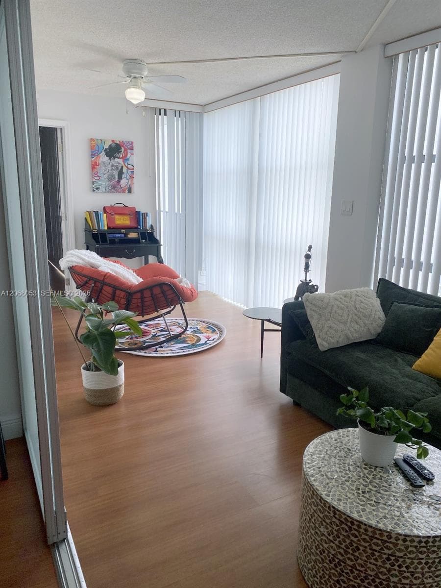 1000 Parkview Dr 825 photo 10