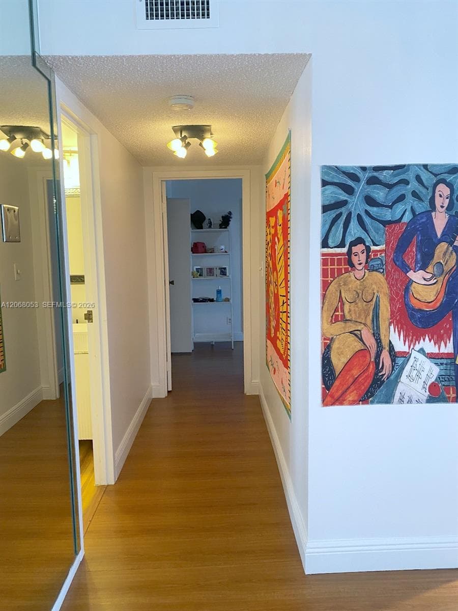 1000 Parkview Dr 825 photo 11