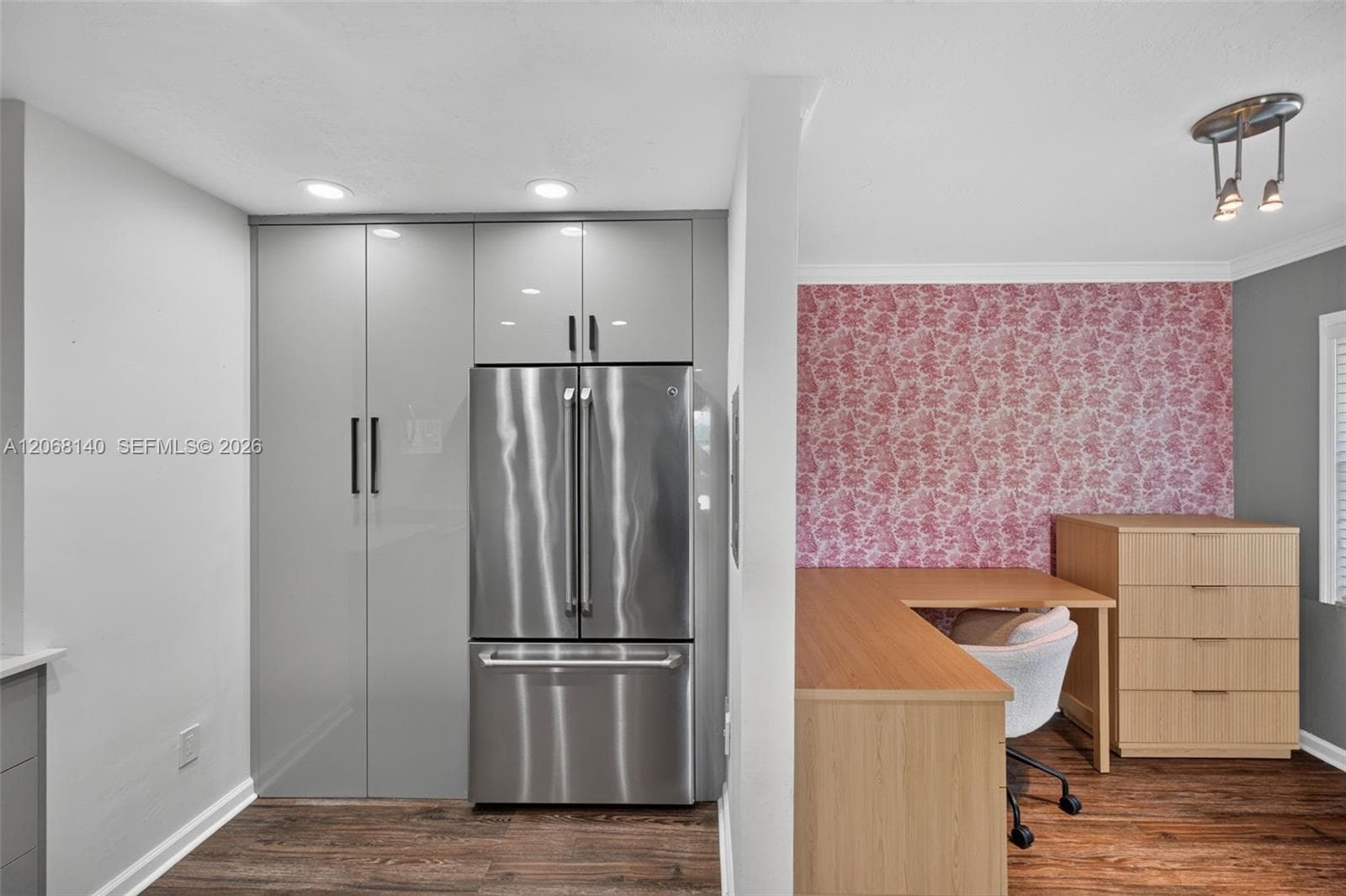 6815 Edgewater Dr 301 photo 17