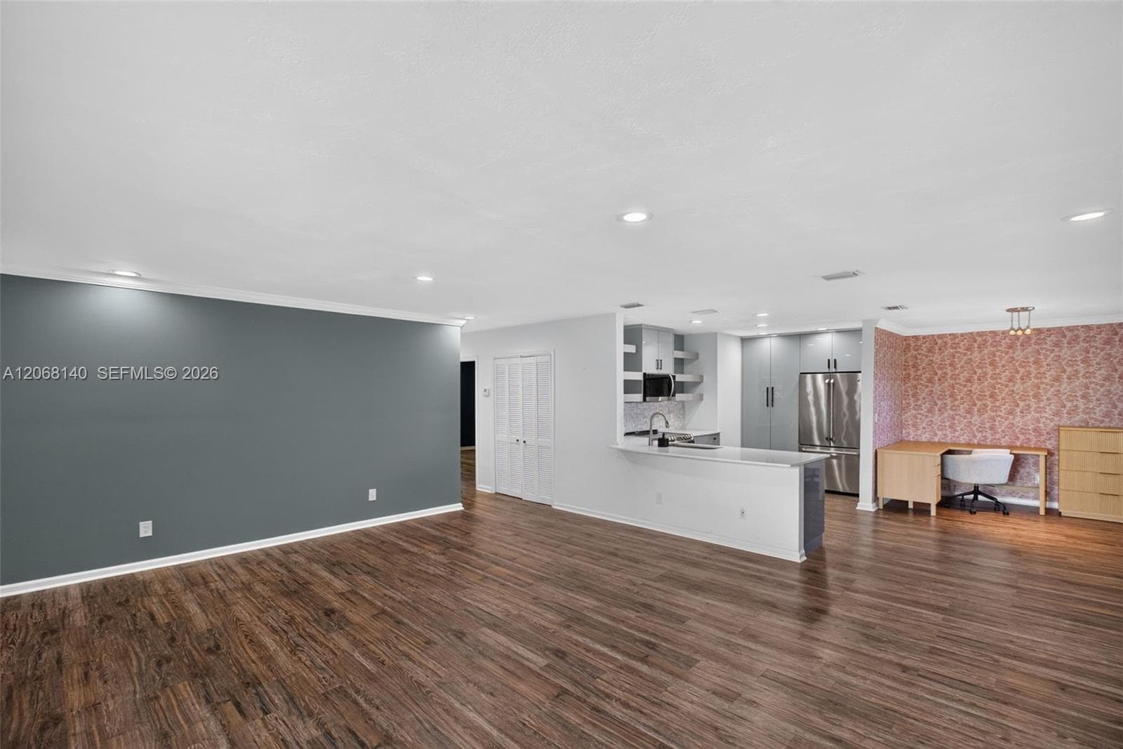 6815 Edgewater Dr 301 photo 10
