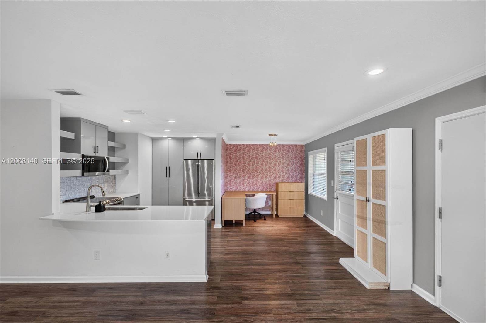 6815 Edgewater Dr 301 photo 11