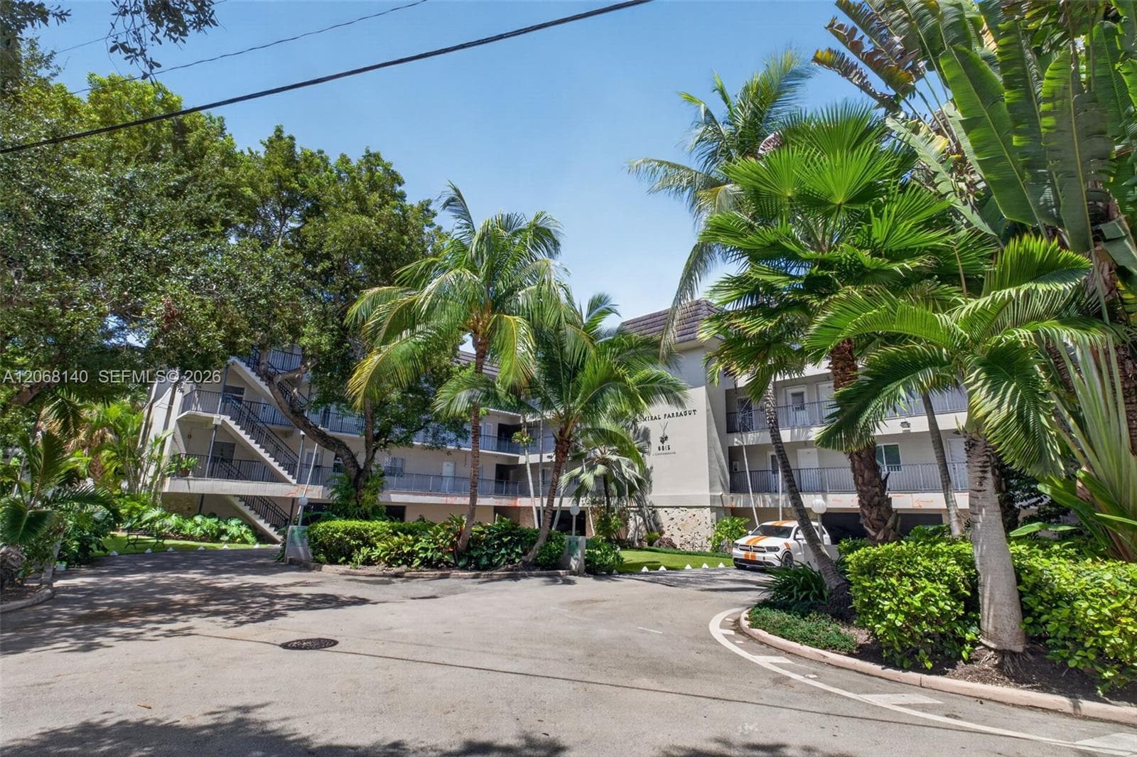 6815 Edgewater Dr 301 photo 4
