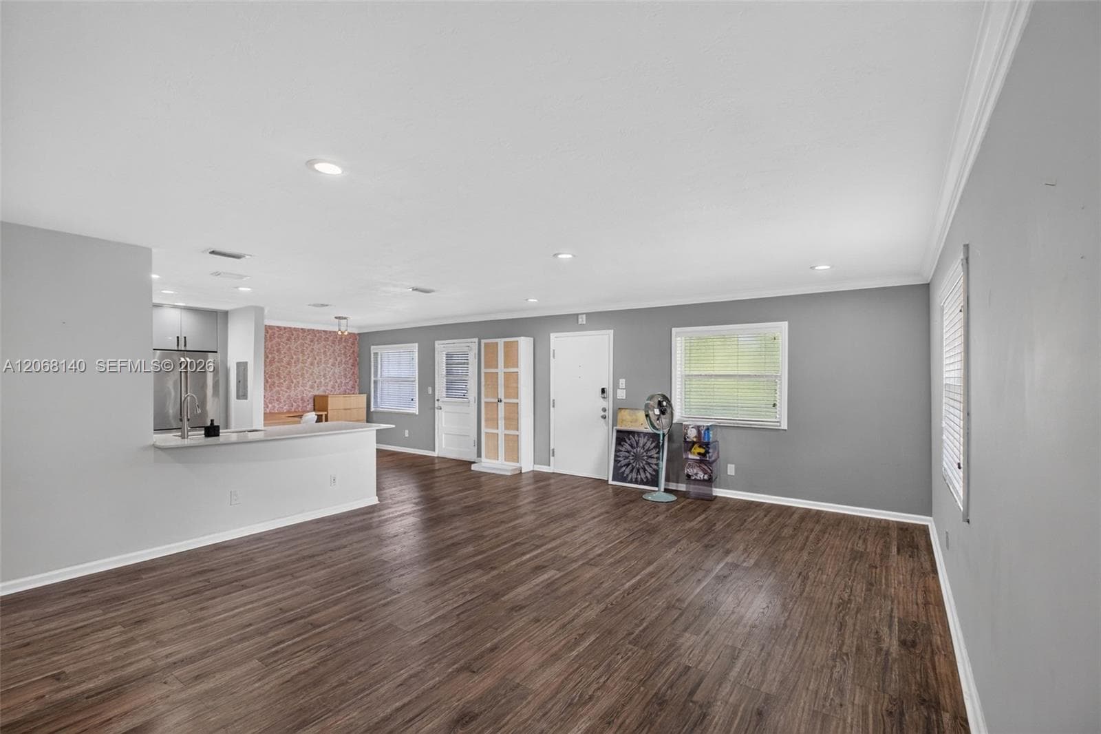 6815 Edgewater Dr 301 photo 8