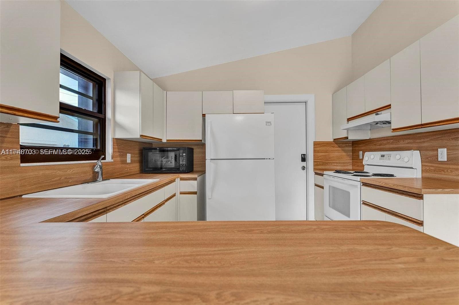 1406 NW 8TH Street photo 9