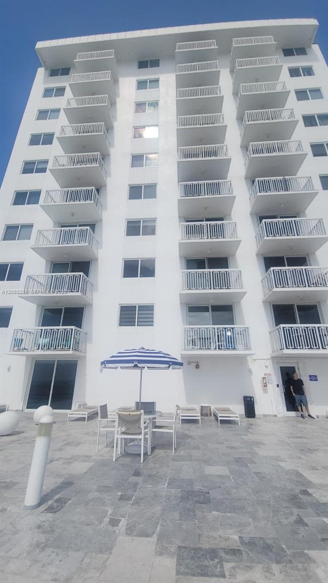 401 Ocean Dr 303 photo 23