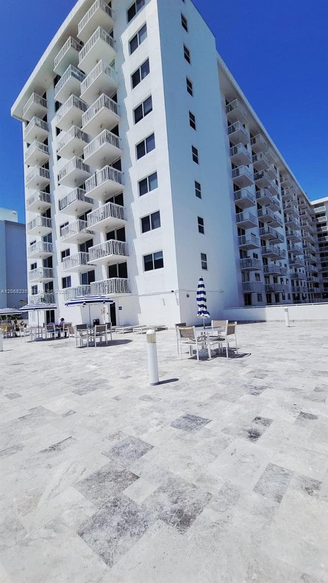 401 Ocean Dr 303 photo 17