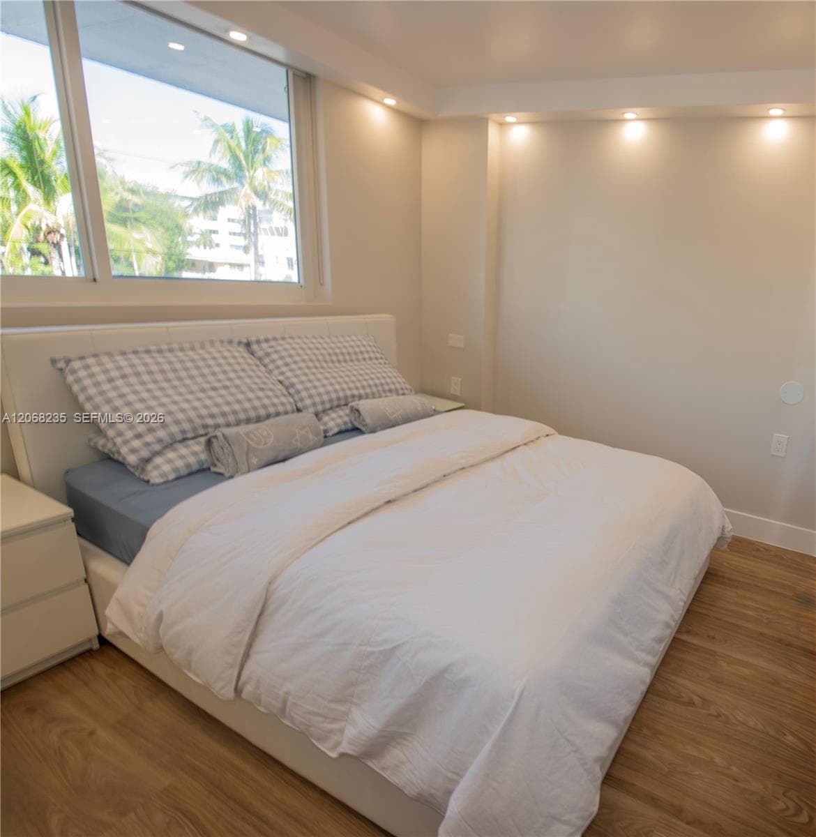 401 Ocean Dr 303 photo 8