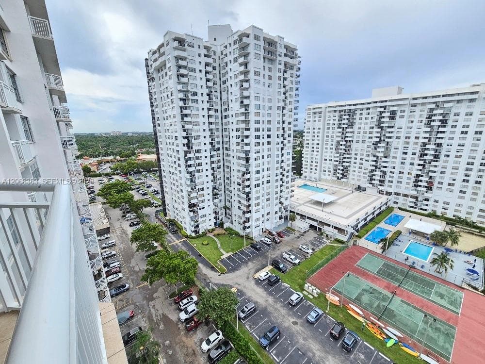 18081 Biscayne Blvd 1702 photo 17