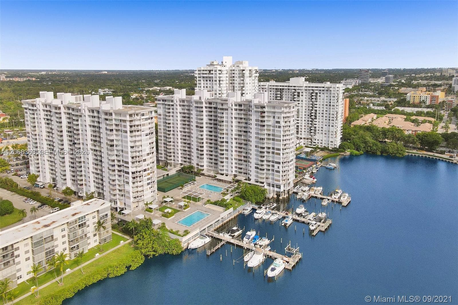 18081 Biscayne Blvd 1702 photo 20