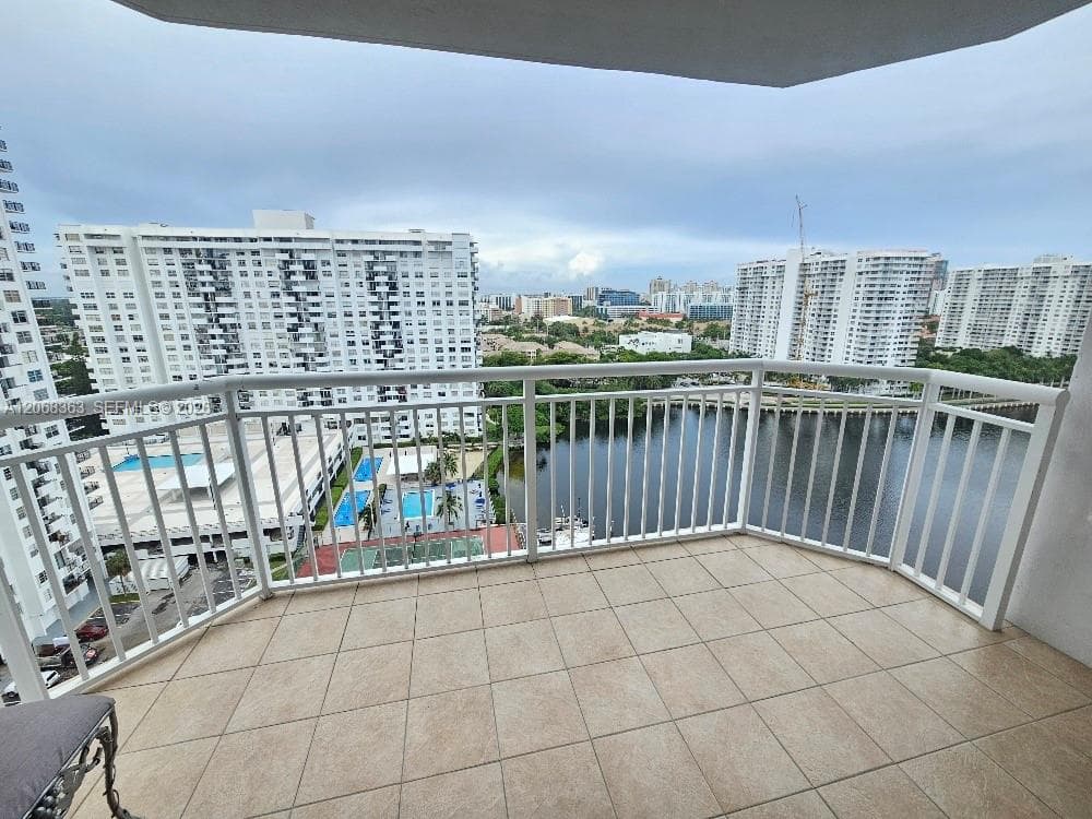 18081 Biscayne Blvd 1702 photo 15