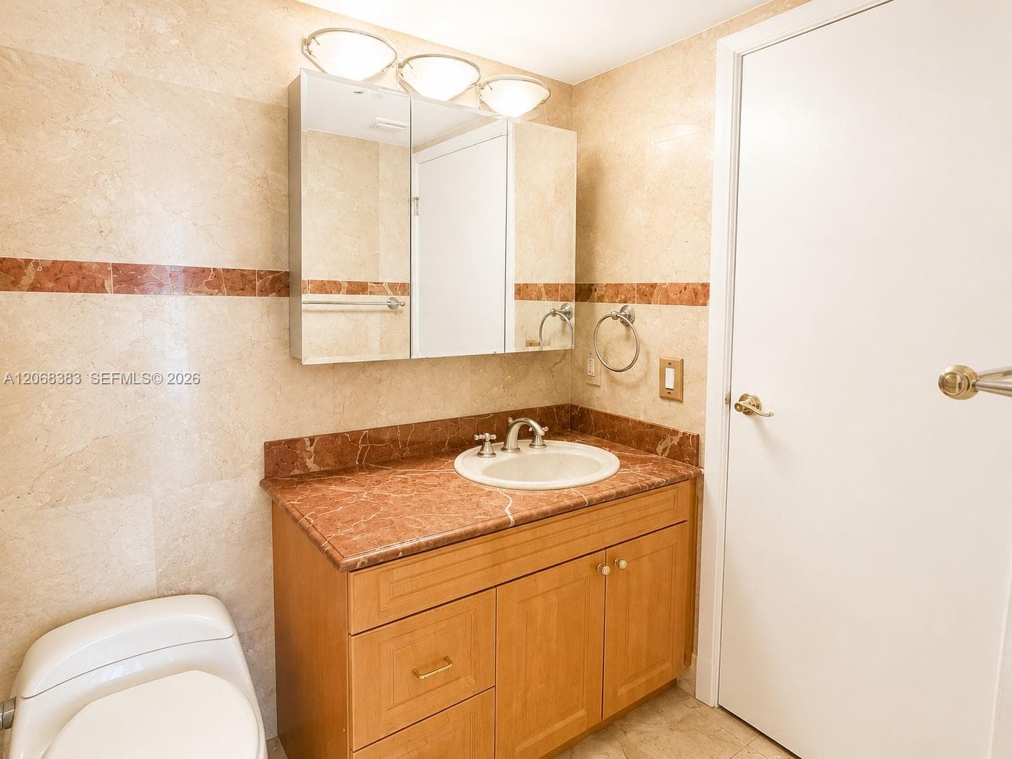 7601 E Treasure Dr 1924 photo 19
