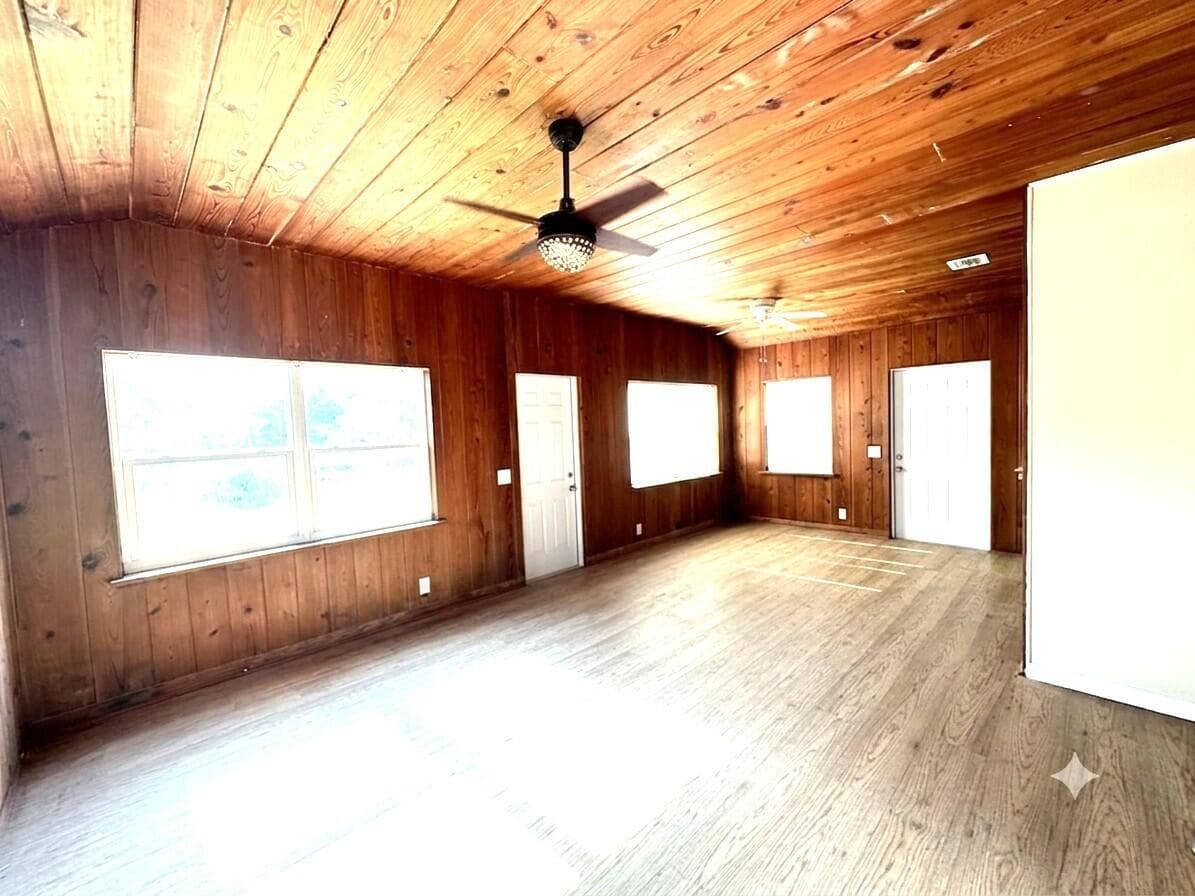 1764 W MIDWAY photo 15