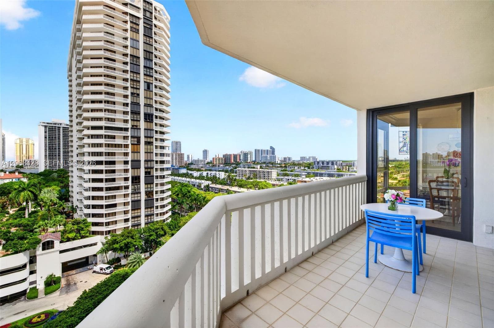 1000 Island Blvd 1204 photo 20