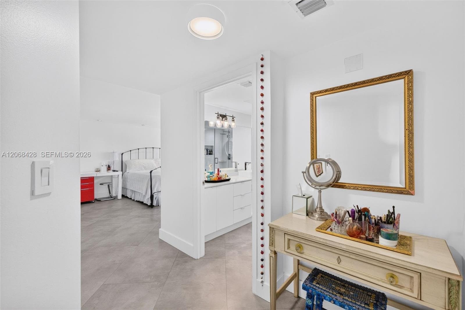 1000 Island Blvd 1204 photo 24