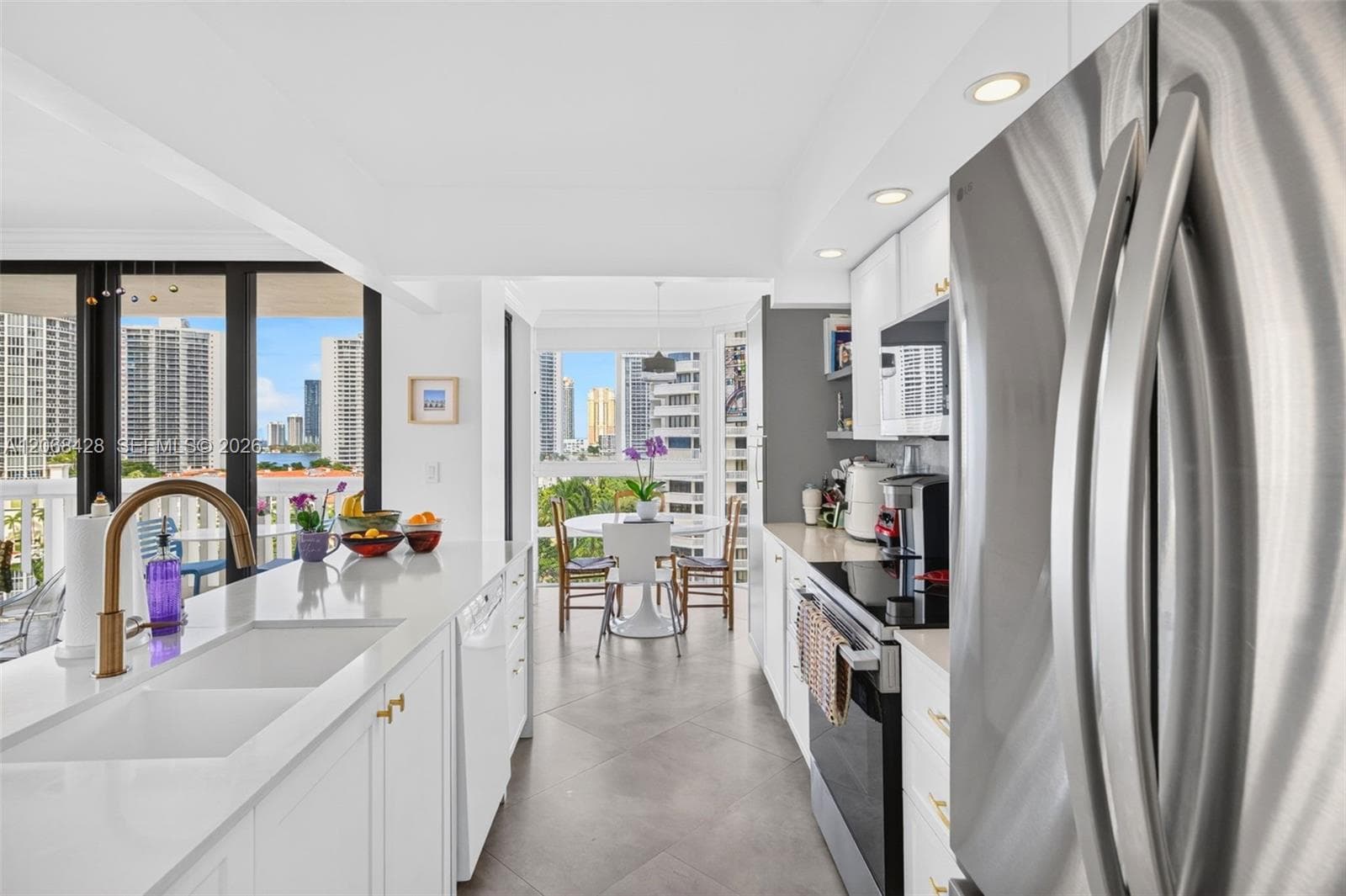 1000 Island Blvd 1204 photo 14