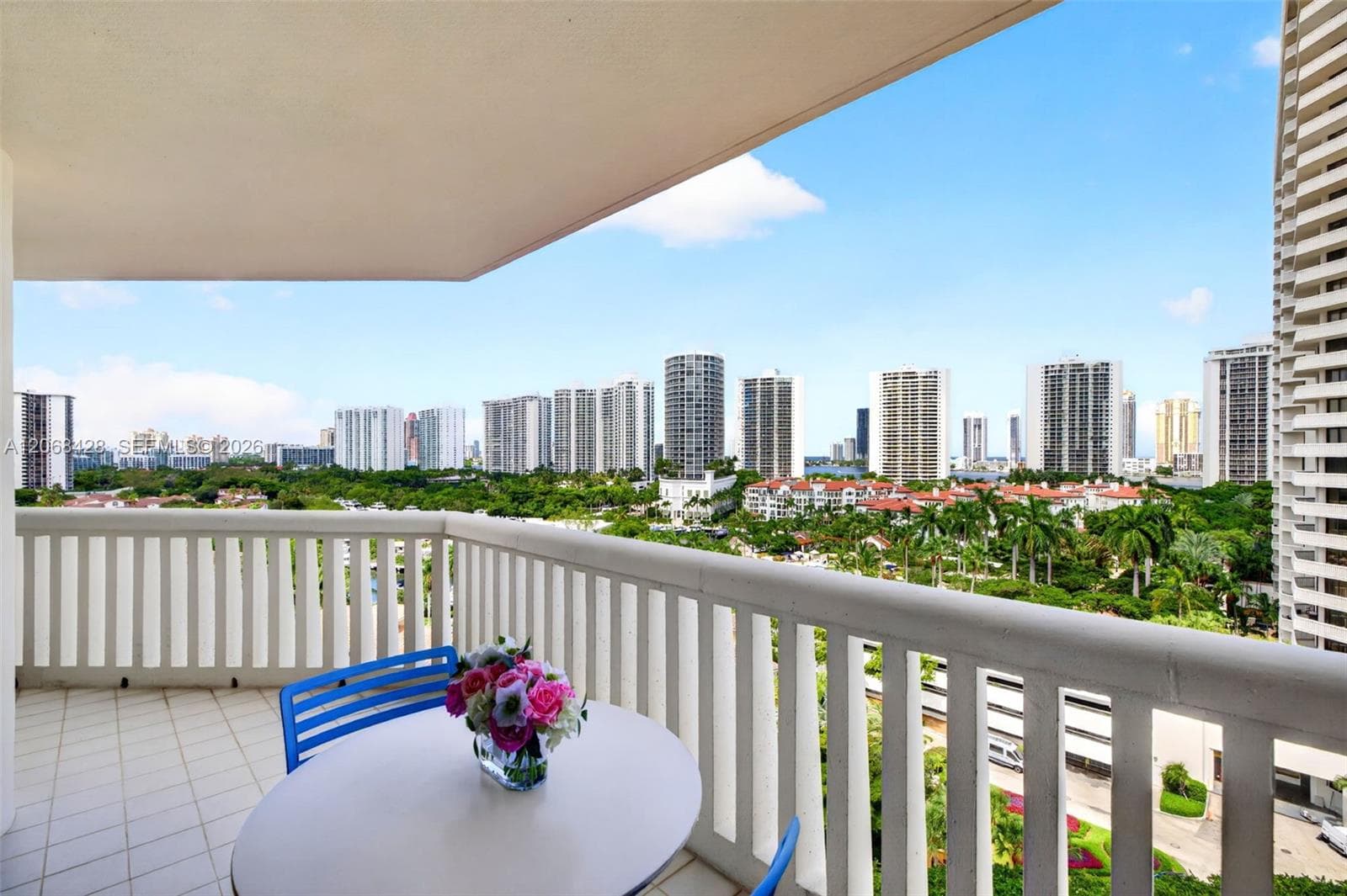 1000 Island Blvd 1204 photo 18