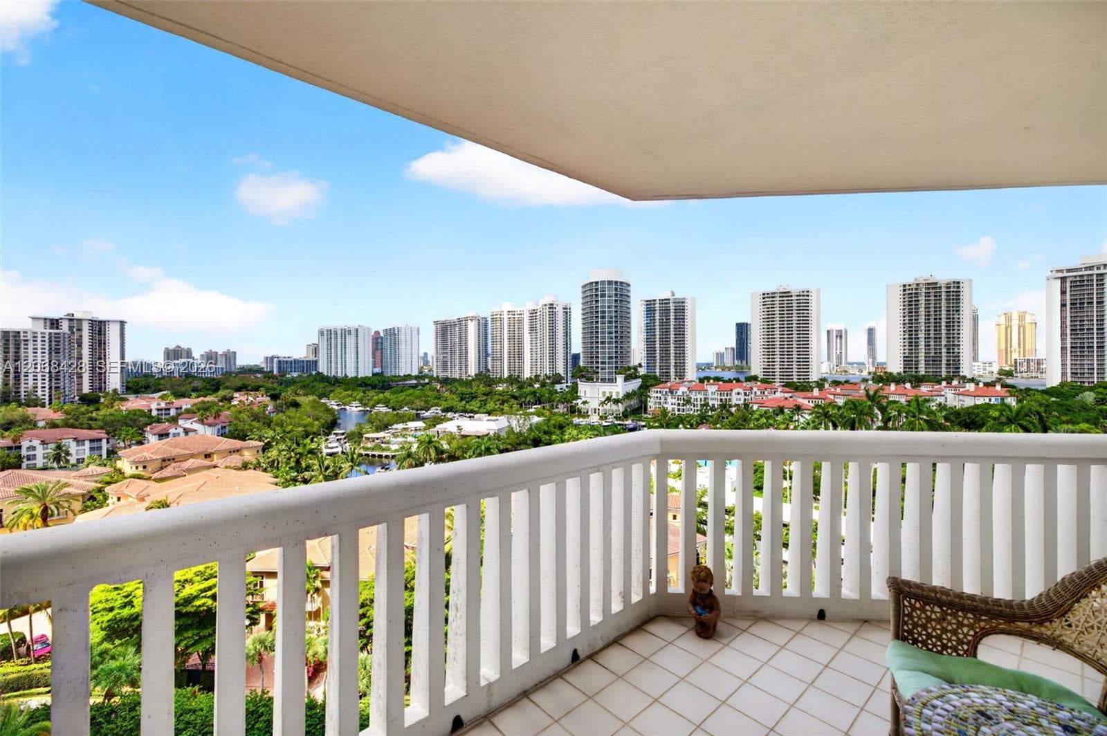 1000 Island Blvd 1204 photo 19