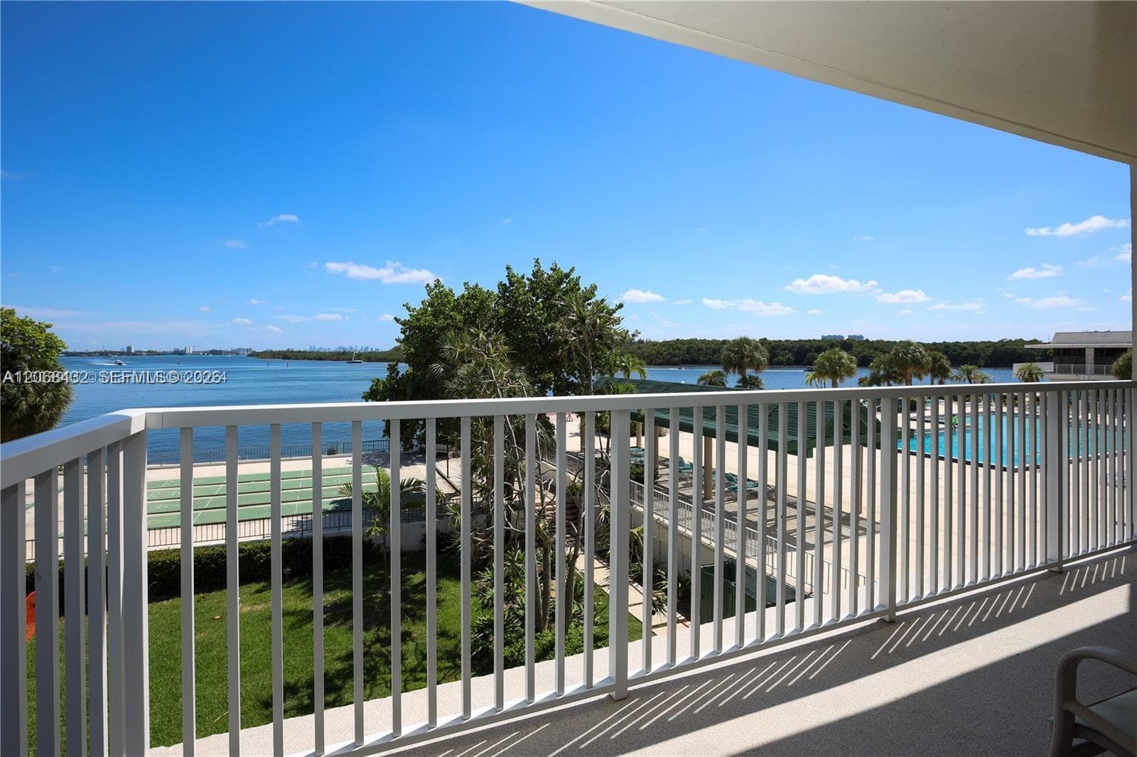 300 Bayview Dr 216 photo 1