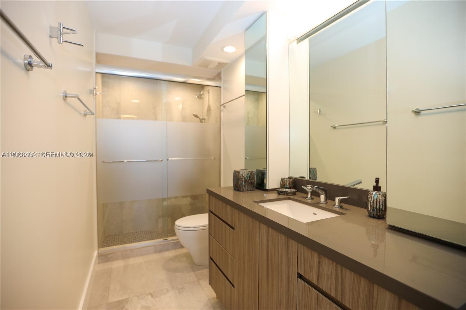 300 Bayview Dr 216 photo 20