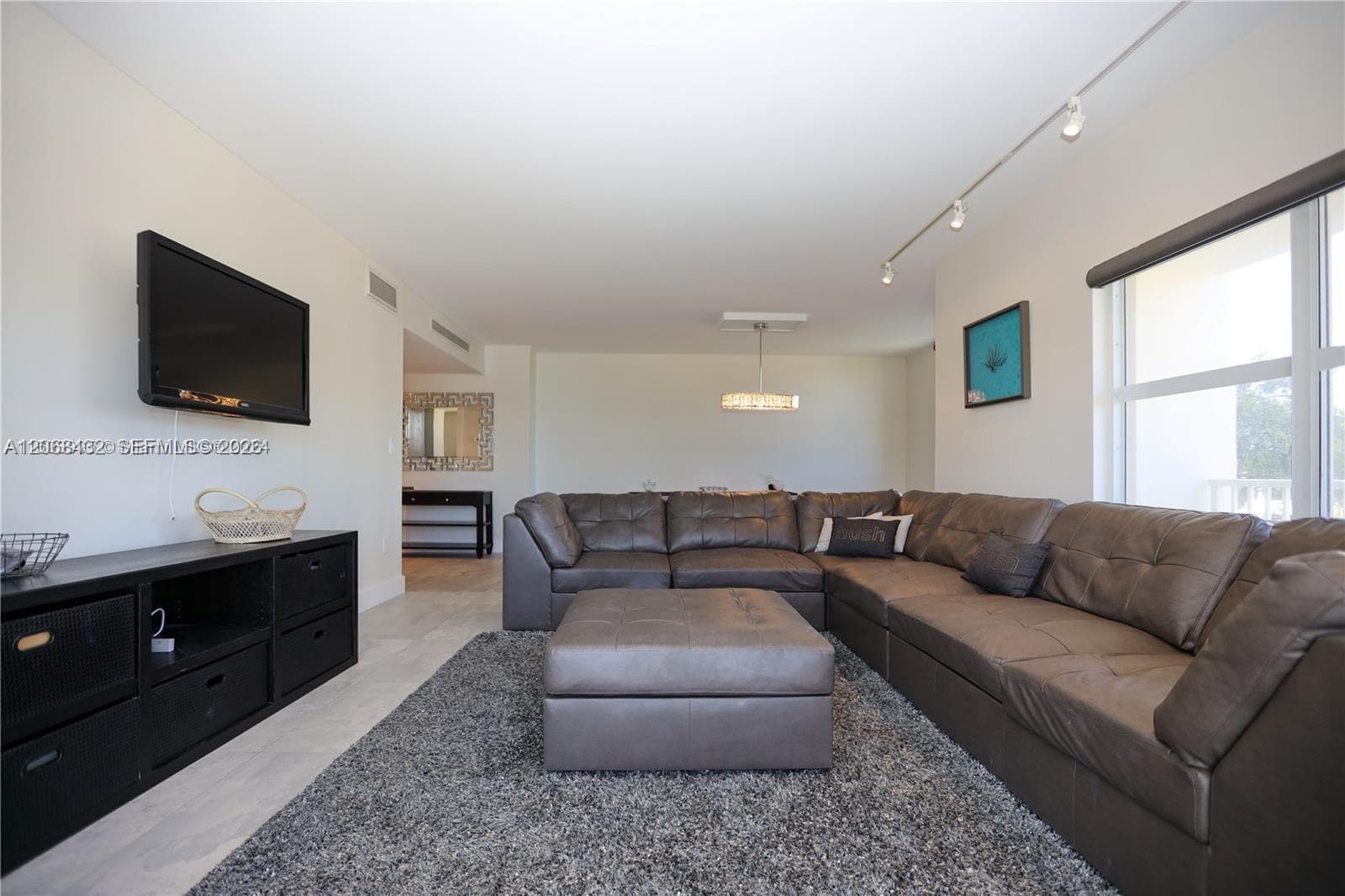 300 Bayview Dr 216 photo 4