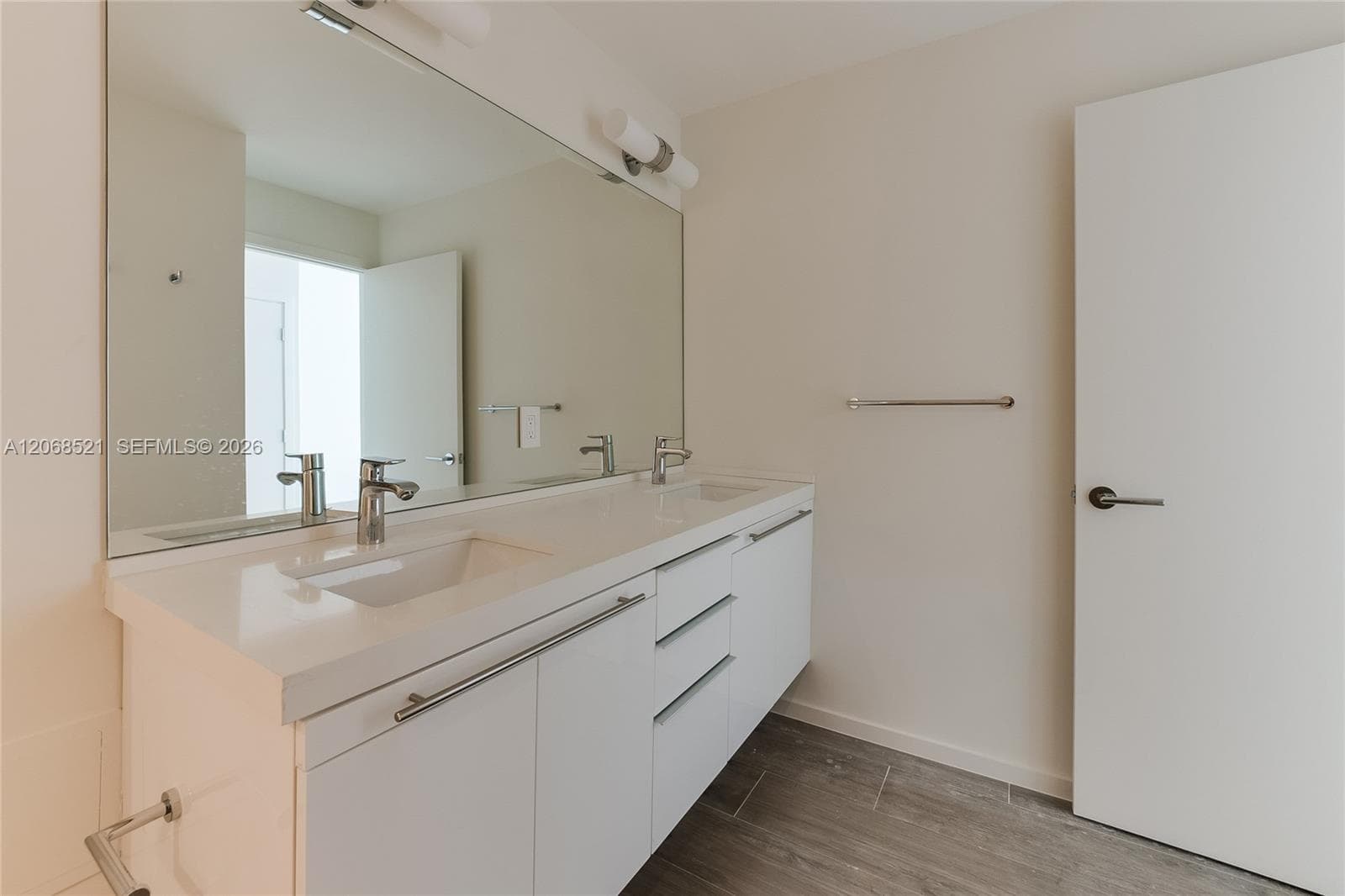 11 Island Ave 1111 photo 17