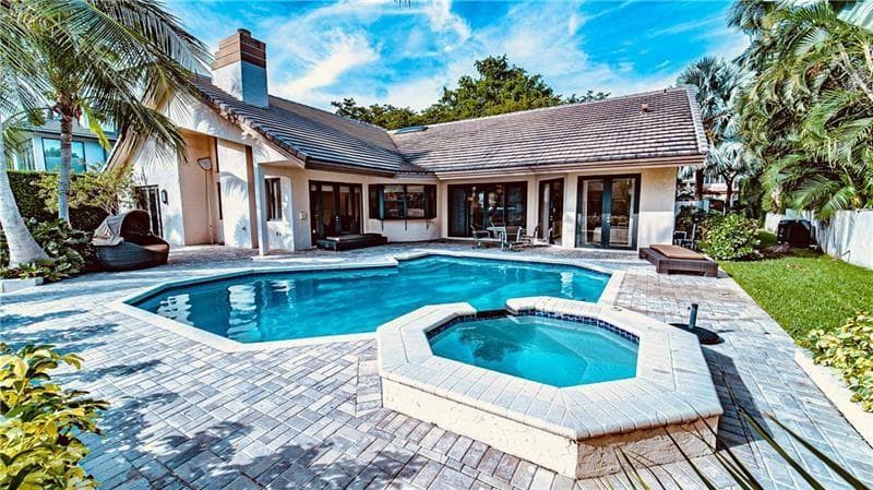 50 BAY COLONY Drive photo 2