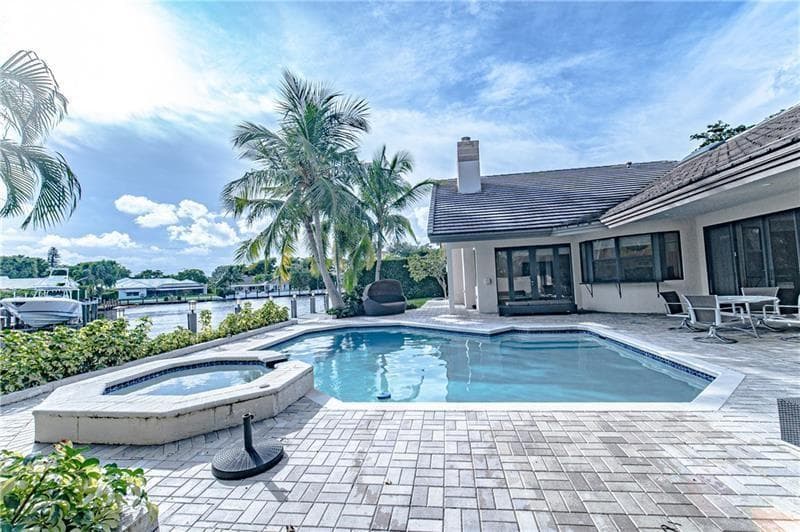 50 BAY COLONY Drive photo 3
