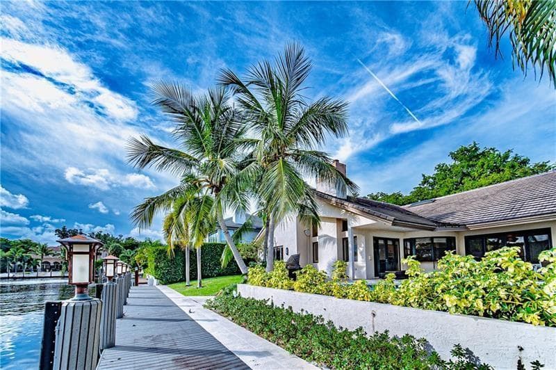 50 BAY COLONY Drive photo 4