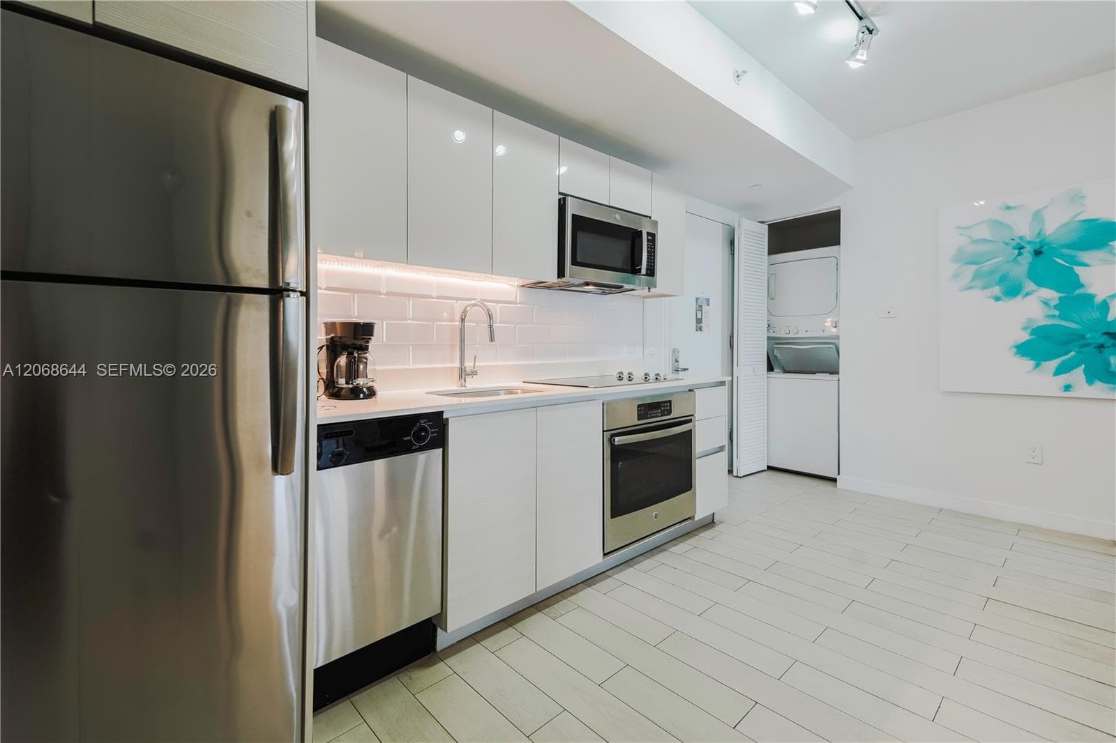 2602 E Hallandale Beach Blvd R1905 photo 6