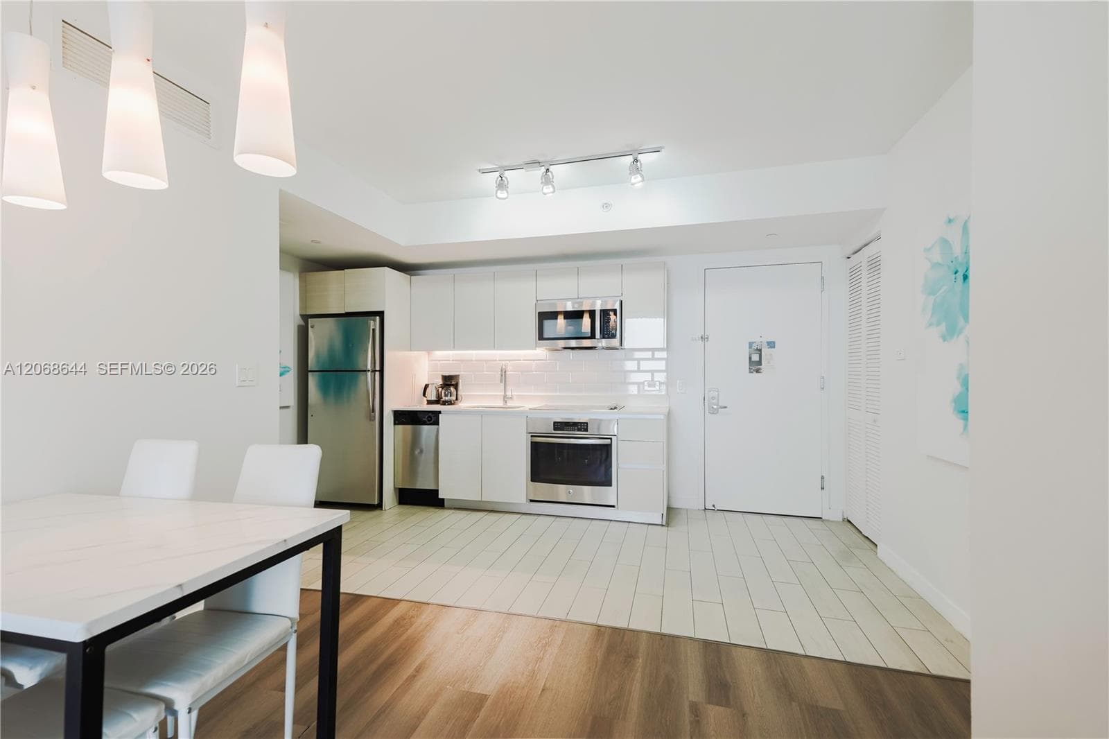 2602 E Hallandale Beach Blvd R1905 photo 8