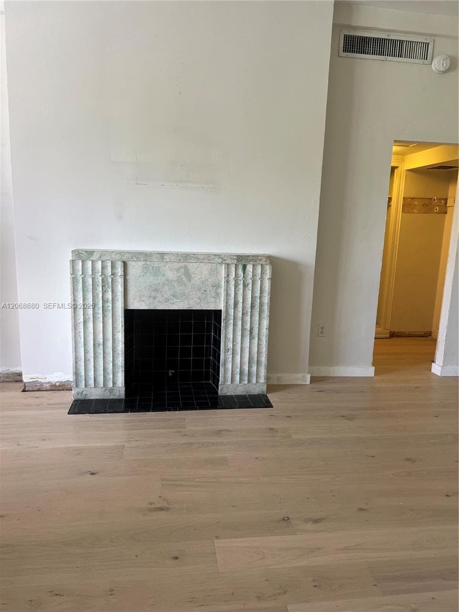2421 Lake Pancoast Dr 4D photo 6