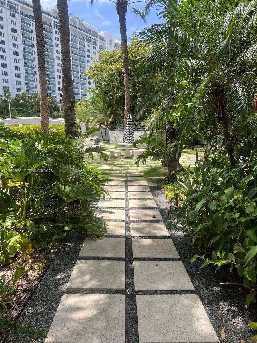 2421 Lake Pancoast Dr 4D photo 3
