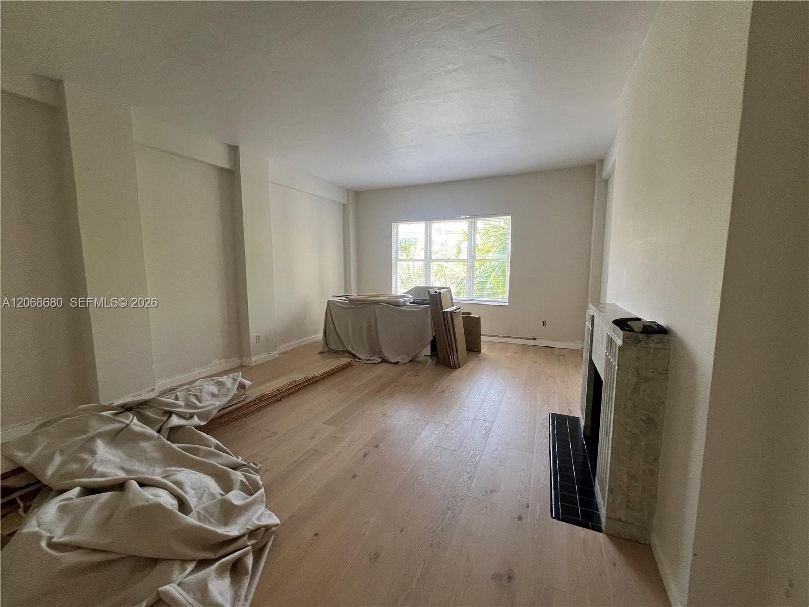2421 Lake Pancoast Dr 4D photo 9