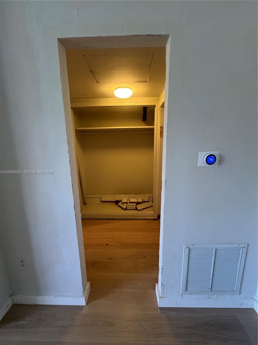 2421 Lake Pancoast Dr 4D photo 15