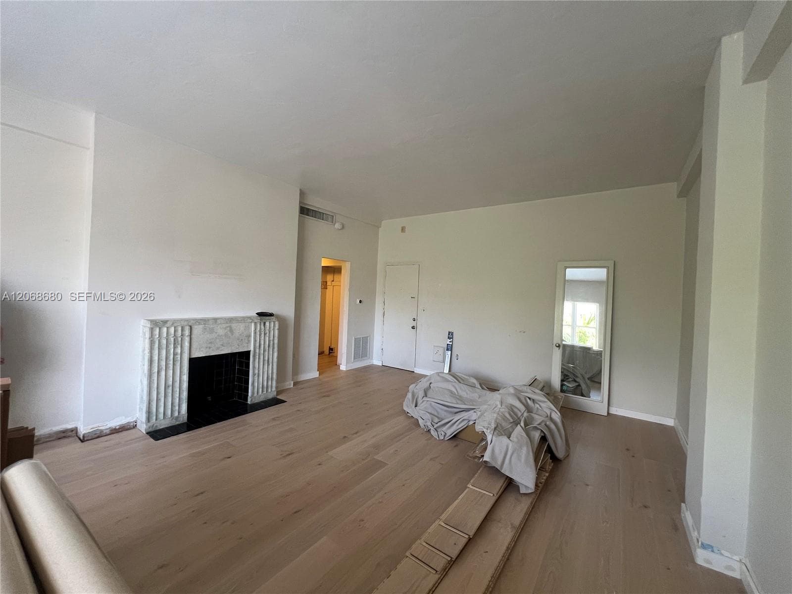 2421 Lake Pancoast Dr 4D photo 8