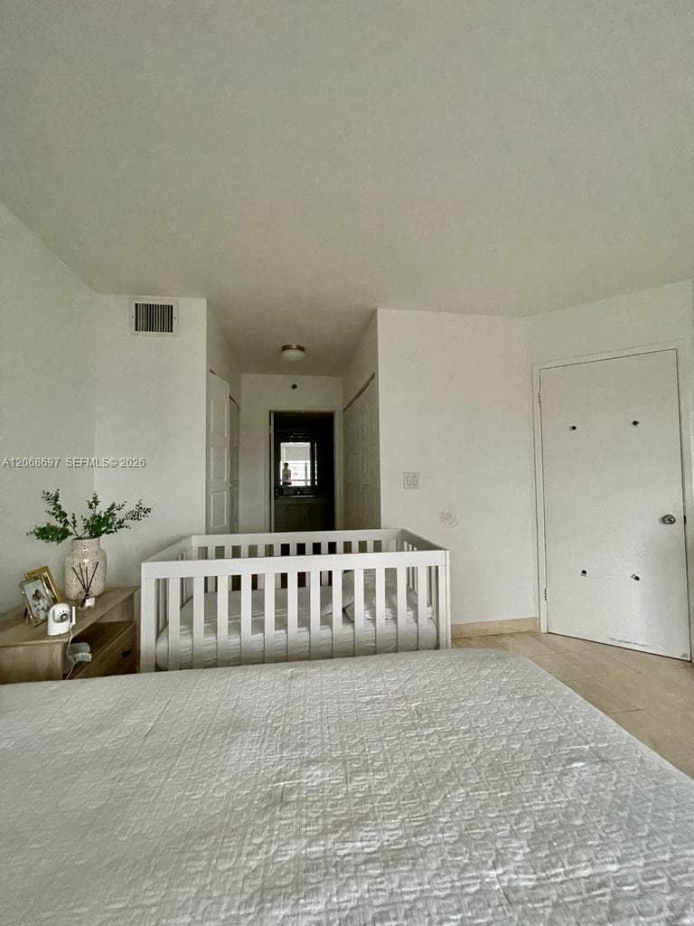 3600 Mystic Pointe dr 1010 photo 6
