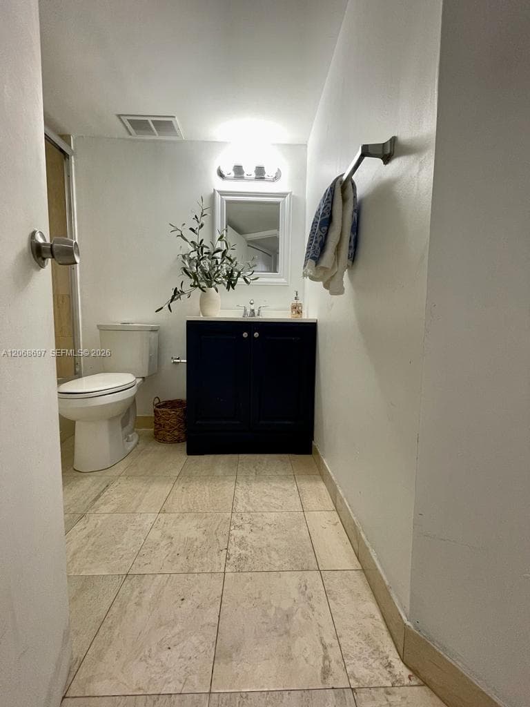 3600 Mystic Pointe dr 1010 photo 7