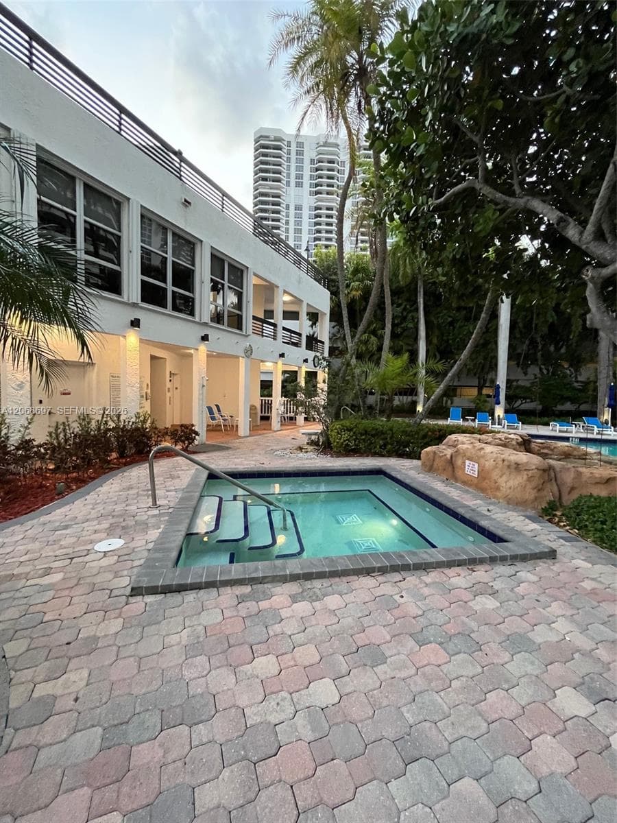 3600 Mystic Pointe dr 1010 photo 20