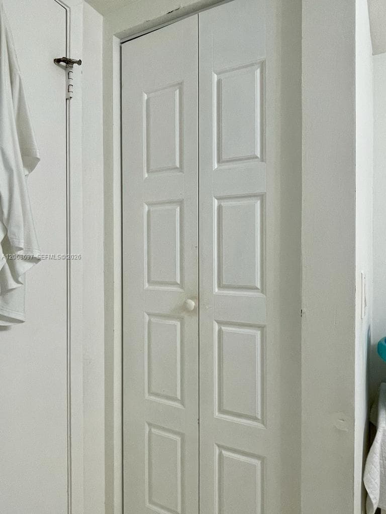 3600 Mystic Pointe dr 1010 photo 9