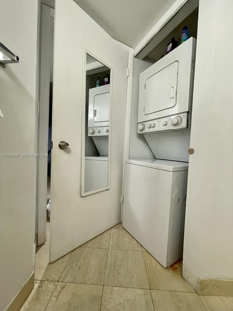 3600 Mystic Pointe dr 1010 photo 14